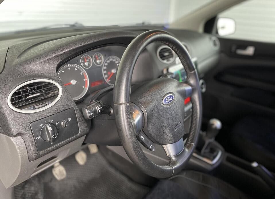 Ford Focus, II Рестайлинг 1.8 MT (125 л.с.)