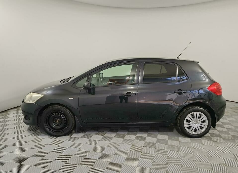 Toyota Auris 1.6 MT (124 л.с.)