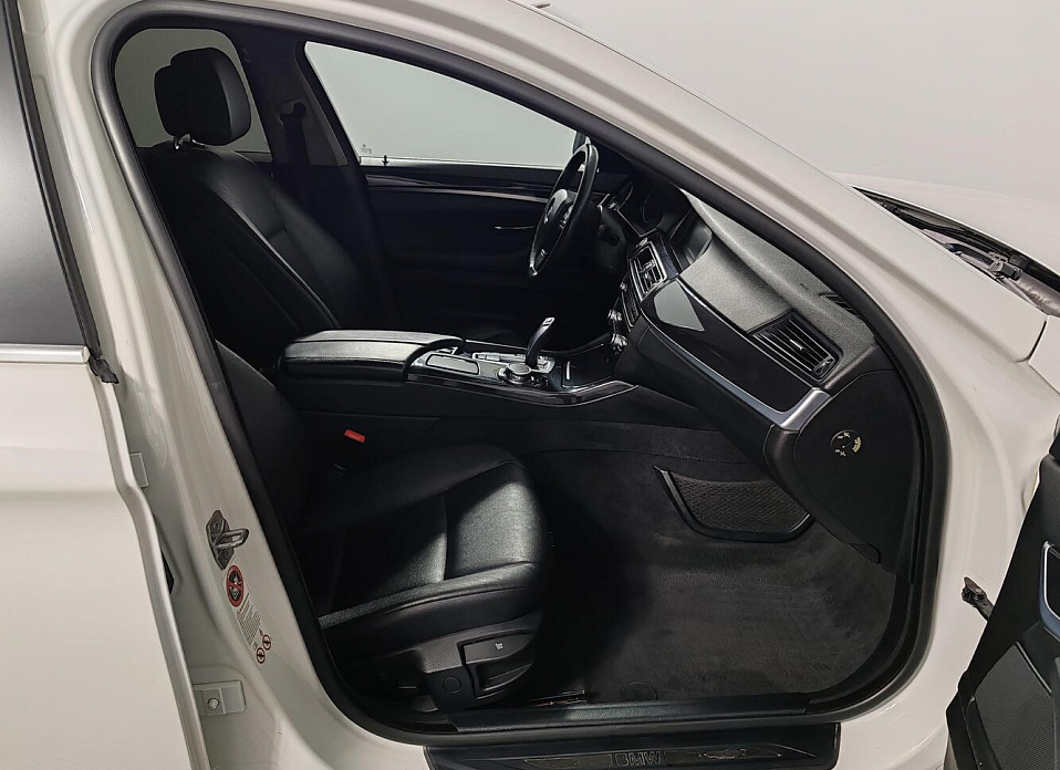 BMW 5 серии, VI (F10/F11/F07) 525d xDrive 2.0d AT (218 л.с.) 4WD