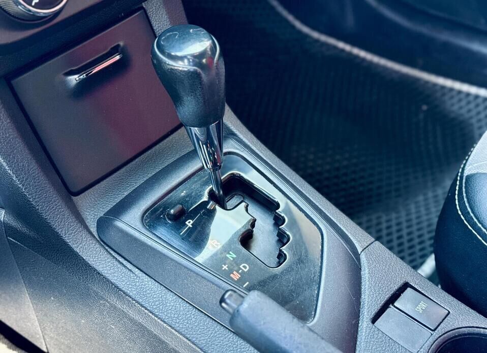 Toyota Corolla, XI (E160, E170) 1.6 CVT (122 л.с.)