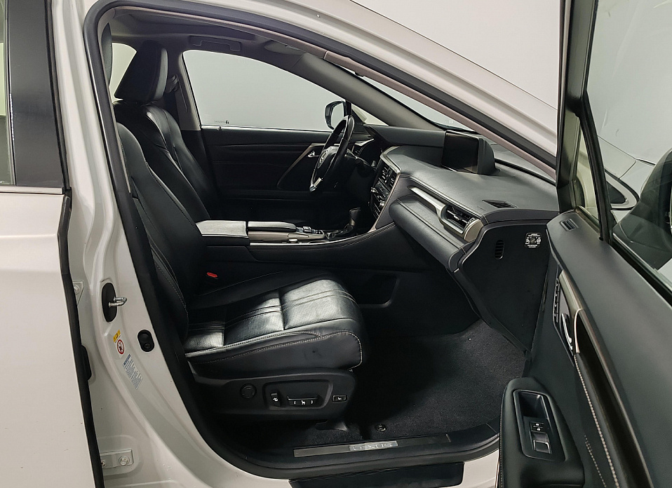 Lexus RX, IV 300 2.0 AT (238 л.с.) 4WD