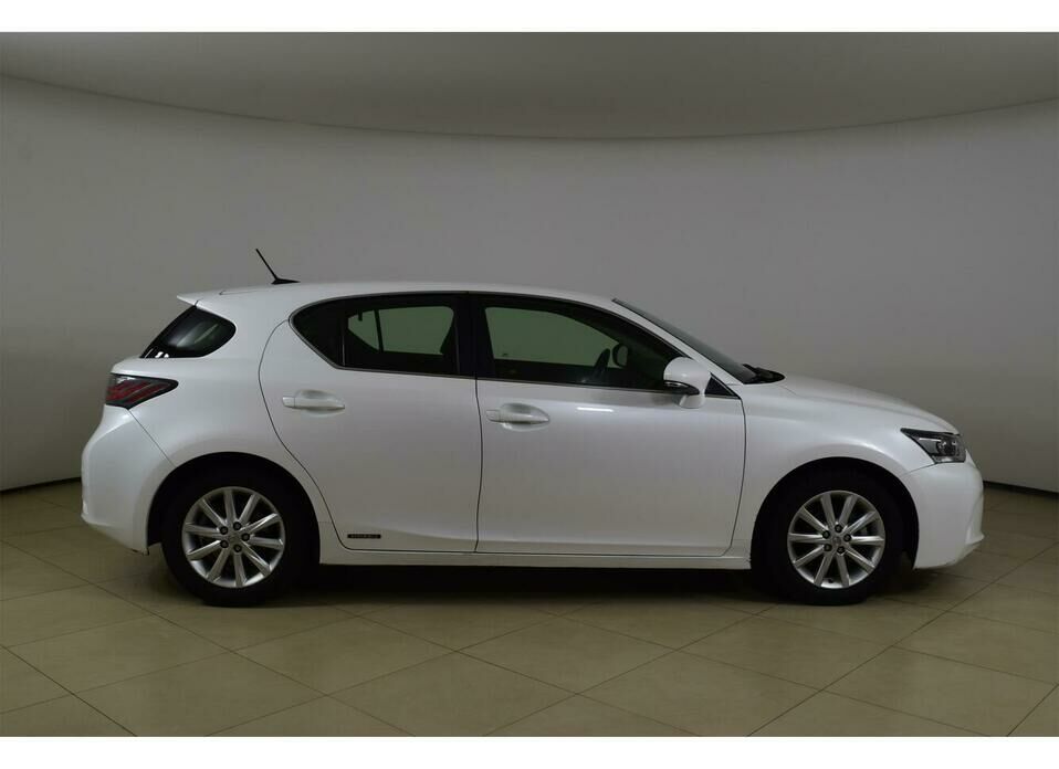 Lexus CT 200h 1.8hyb CVT (99 л.с.)