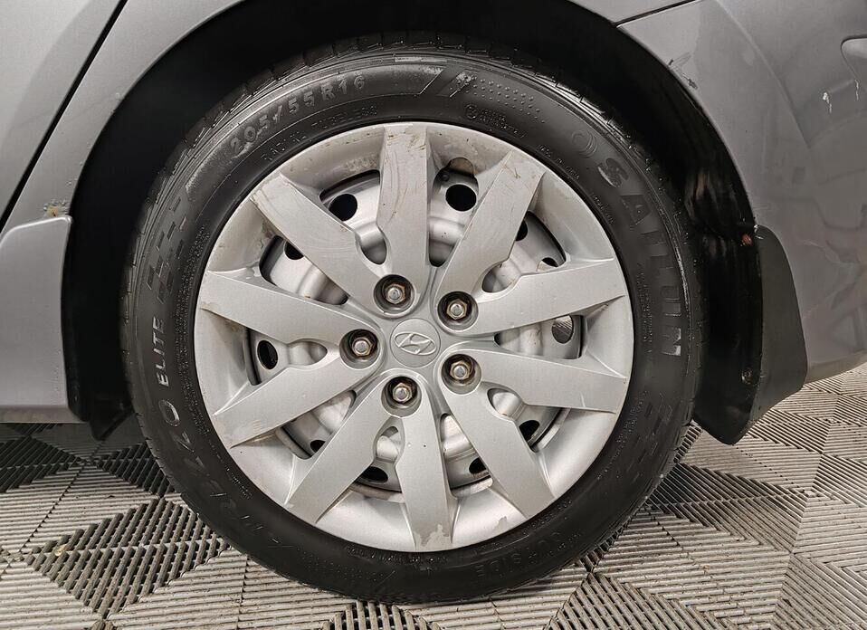 Hyundai i30, I Рестайлинг 1.6 MT (126 л.с.)