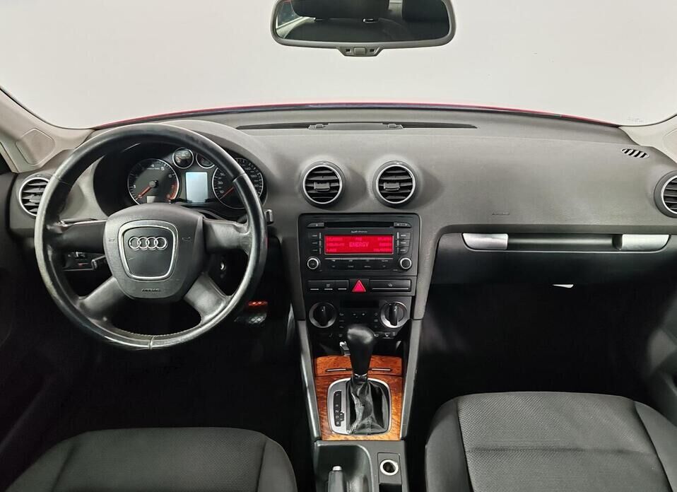 Audi A3, II (8P) Рестайлинг 1 1.6 AT (102 л.с.)