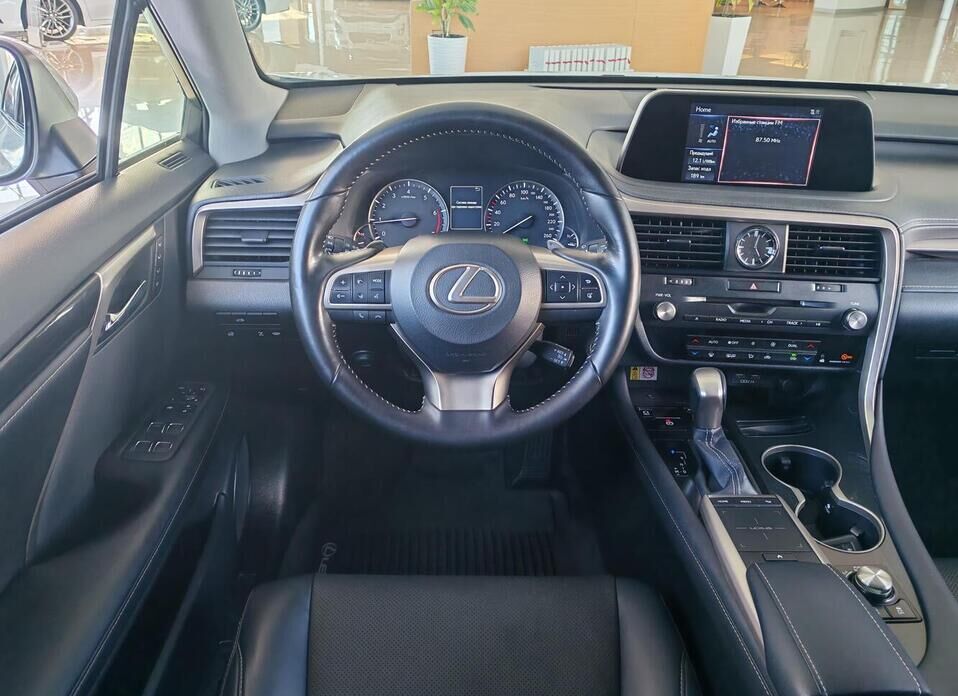 Lexus RX, IV Рестайлинг 300 2.0 AT (238 л.с.) 4WD