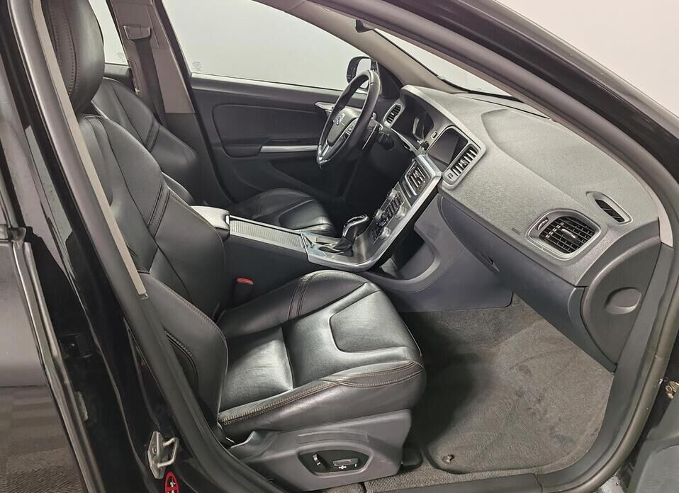 Volvo S60 Cross Country 2.0 AT (245 л.с.) 4WD