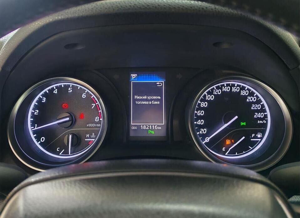 Toyota Camry 2.5 AT (181 л.с.)