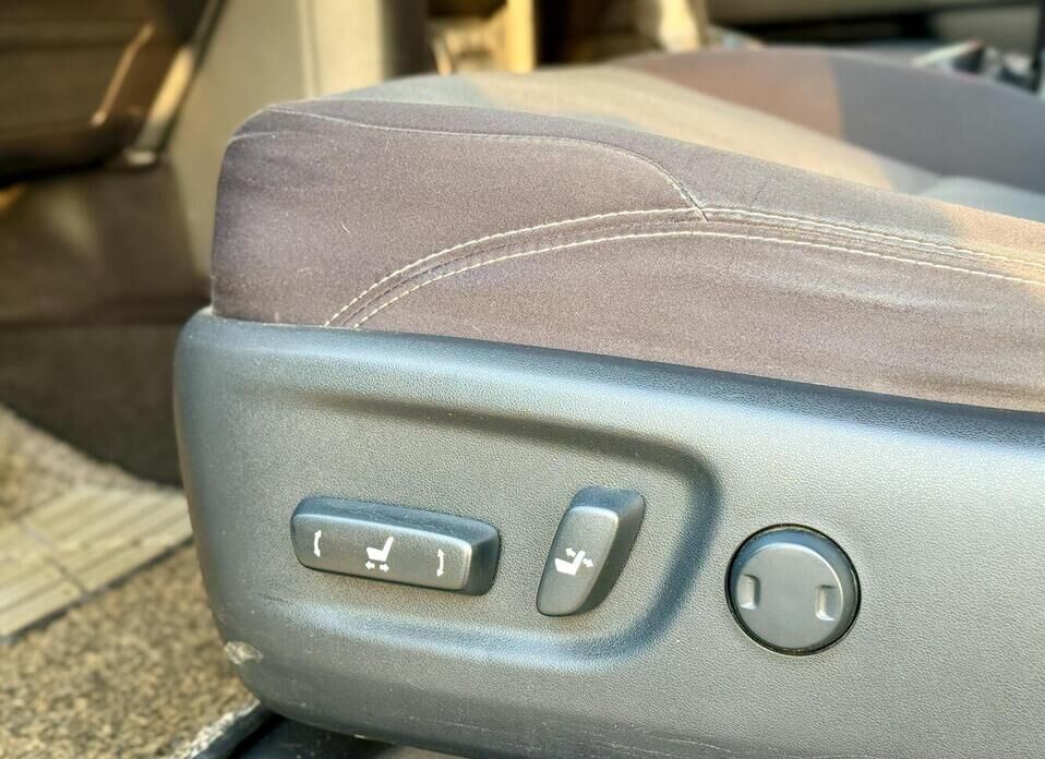 Toyota Land Cruiser Prado, 150 Series Рестайлинг 2 2.8d AT (177 л.с.) 4WD