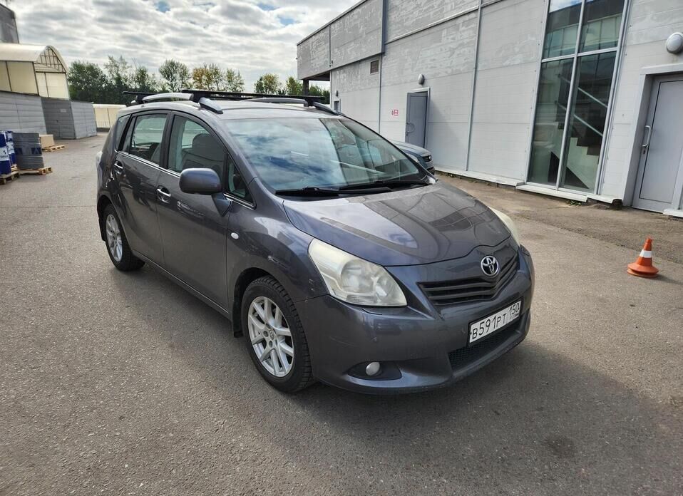 Toyota Verso 1.8 CVT (147 л.с.)