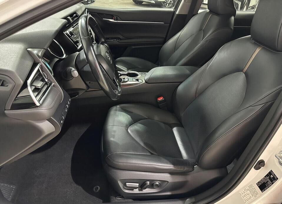 Toyota Camry, VIII (XV70) 2.5 AT (181 л.с.)