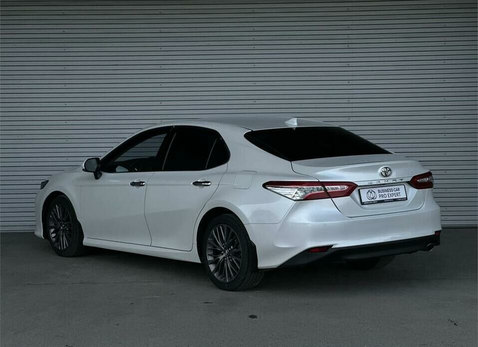 Toyota Camry 2.5 AT (181 л.с.)