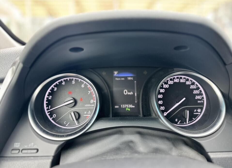 Toyota Camry 2.5 AT (181 л.с.)