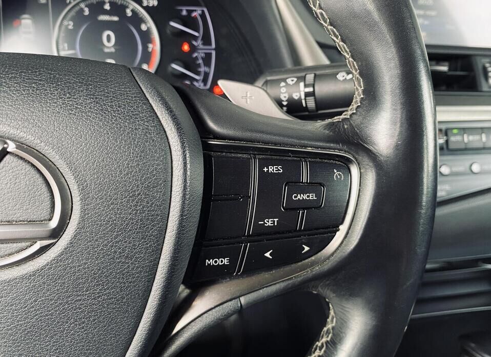 Lexus ES, VII 250 2.5 AT (200 л.с.)