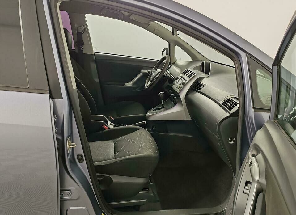 Toyota Verso 1.8 CVT (147 л.с.)