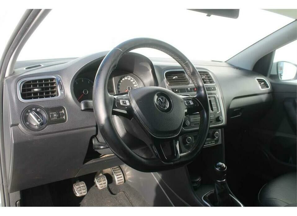 Volkswagen Polo 1.6 MT (110 л.с.)