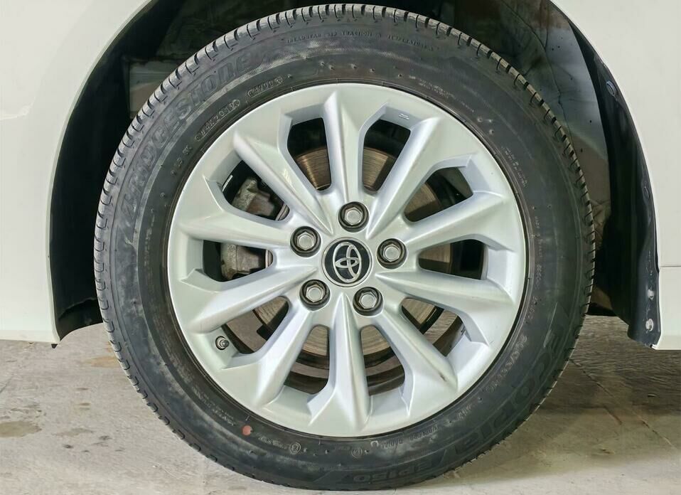 Toyota Corolla 1.6 CVT (122 л.с.)