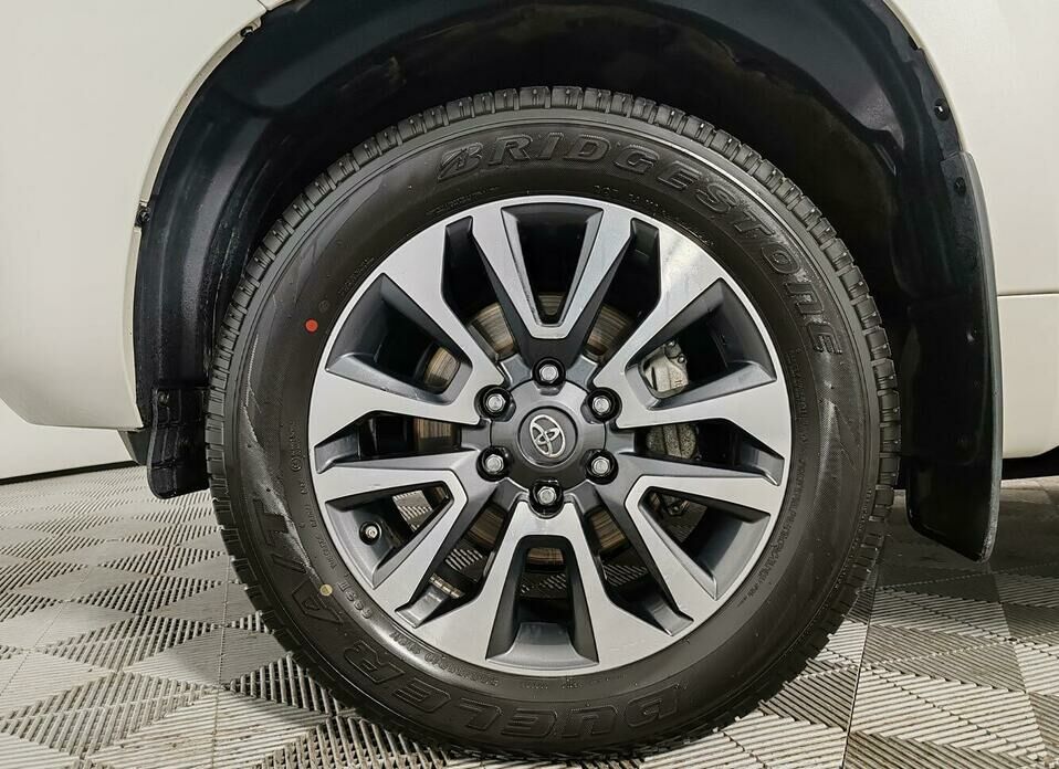Toyota Land Cruiser Prado 2.8d AT (200 л.с.) 4WD