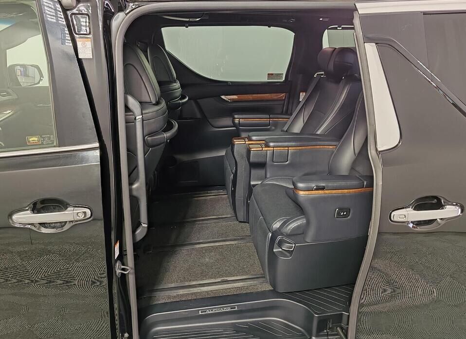 Toyota Alphard 3.5 AT (275 л.с.)