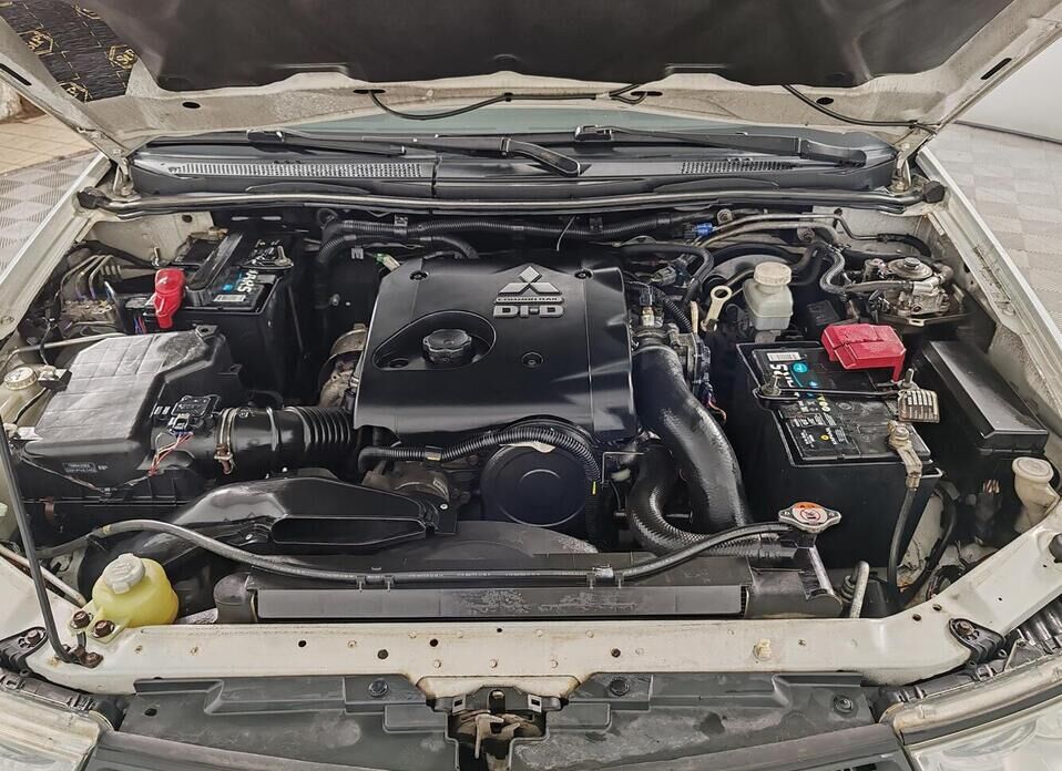 Mitsubishi Pajero Sport, II Рестайлинг 2.5d AT (178 л.с.) 4WD