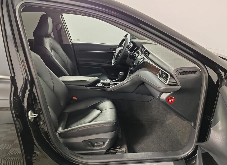 Toyota Camry 2.5 AT (181 л.с.)