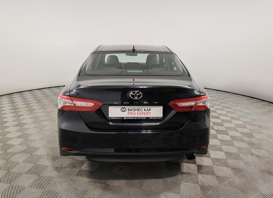 Toyota Camry 2.5 AT (200 л.с.)