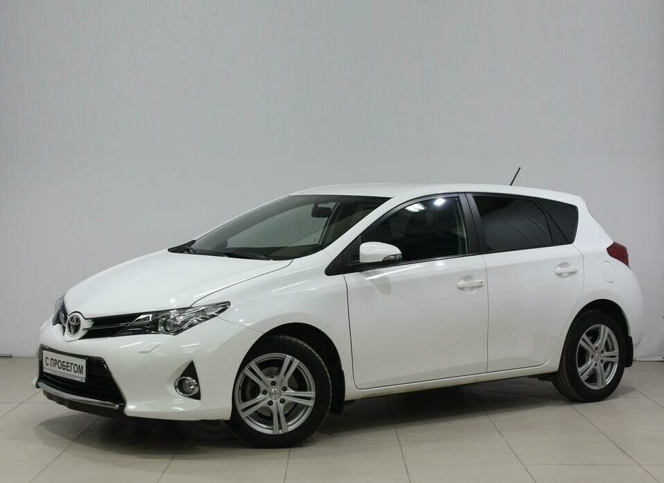 Toyota Auris 1.6 CVT (132 л.с.)