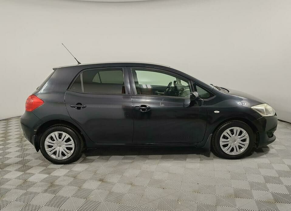 Toyota Auris 1.6 MT (124 л.с.)
