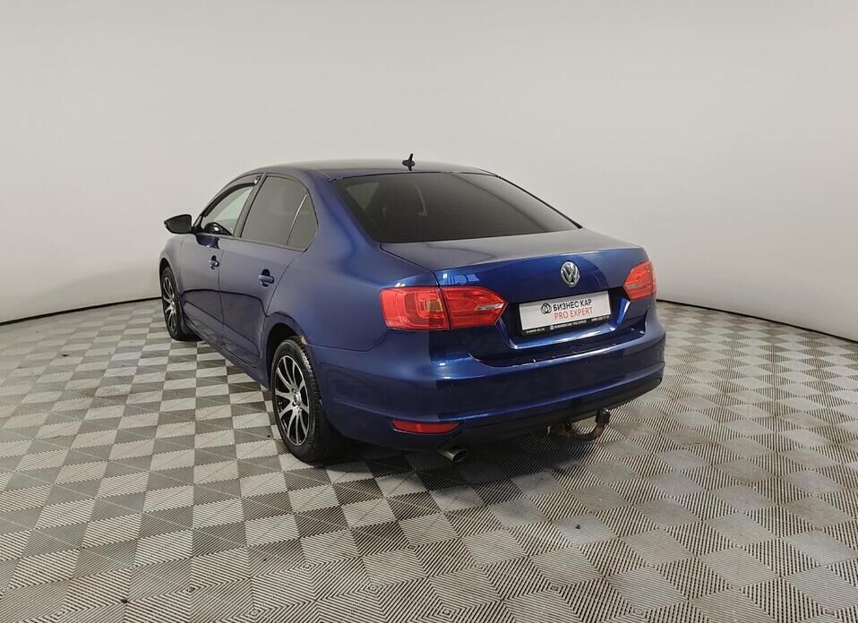 Volkswagen Jetta 1.6 AT (105 л.с.)