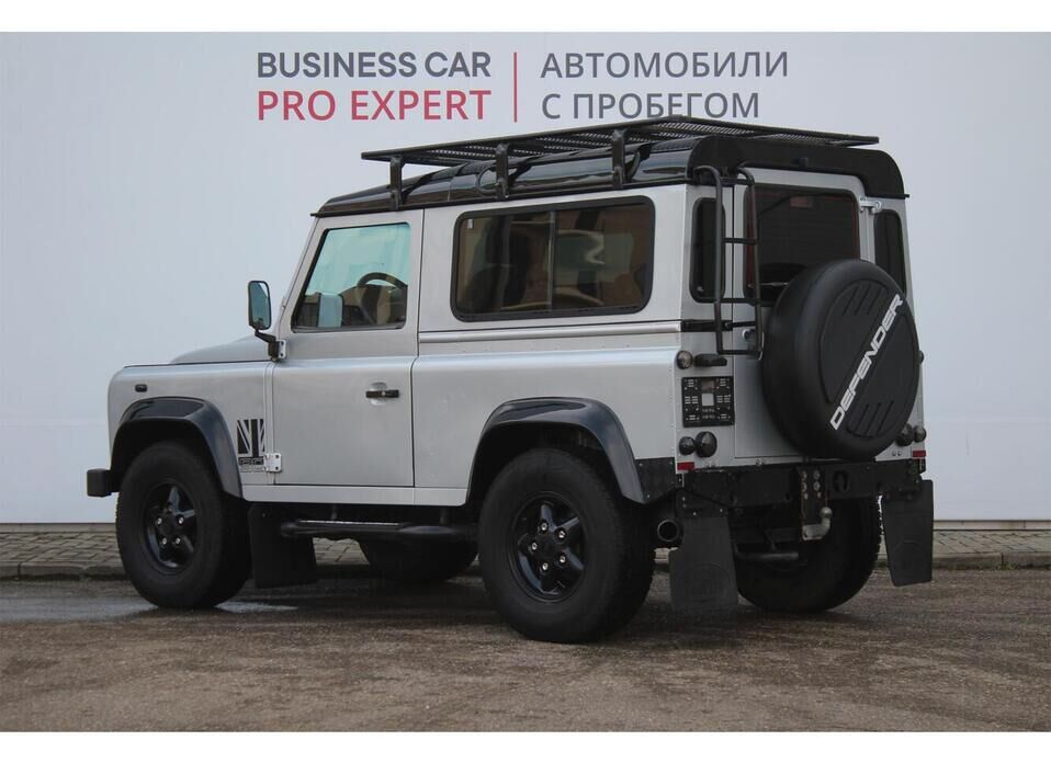 Land Rover Defender, I Рестайлинг 90 2.4d MT (122 л.с.) 4WD