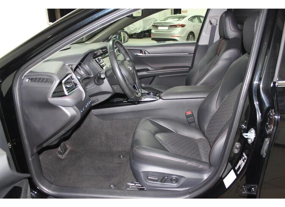 Toyota Camry, VIII (XV70) 2.5 AT (181 л.с.)