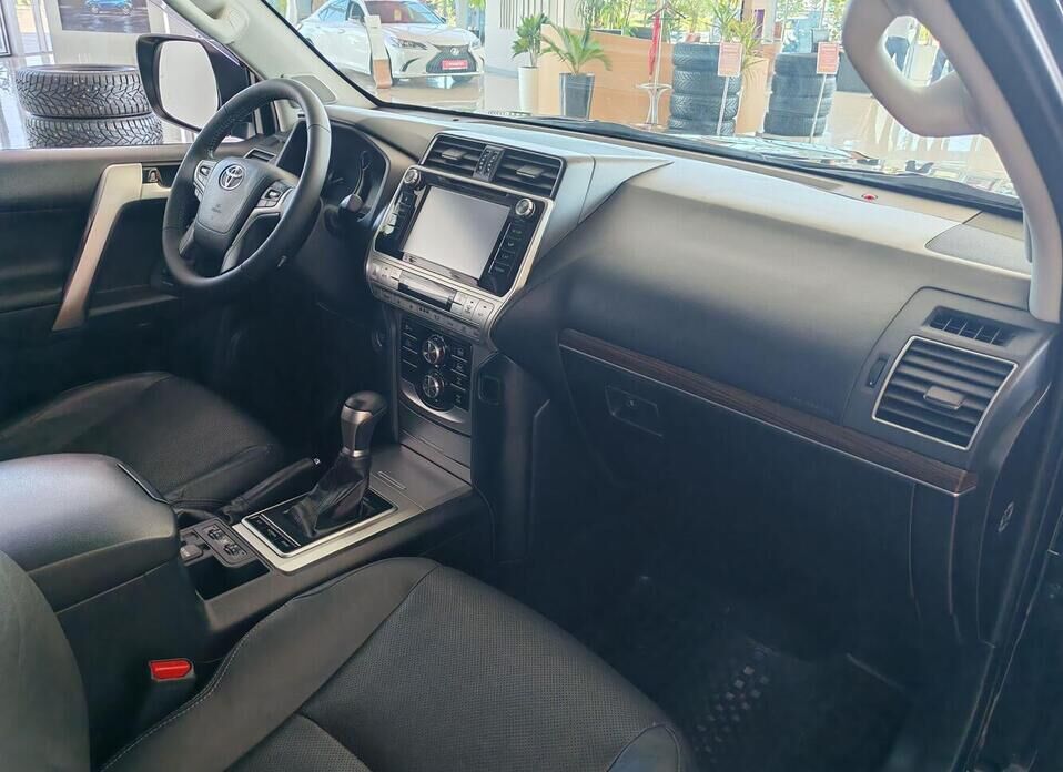 Toyota Land Cruiser Prado, 150 Series Рестайлинг 2 2.8d AT (177 л.с.) 4WD