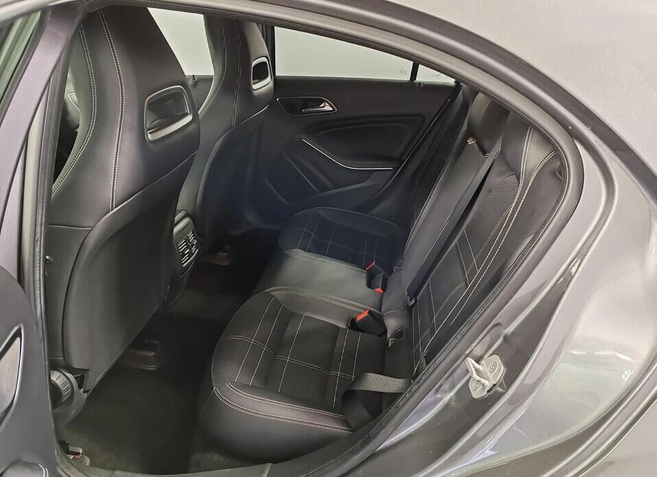 Mercedes-Benz A-Класс, III (W176) Рестайлинг 180 1.6 AMT (122 л.с.)