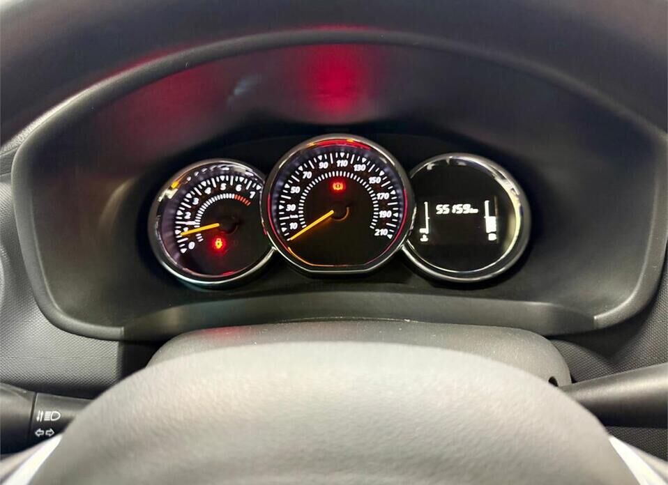 Renault Sandero Stepway 1.6 MT (82 л.с.)