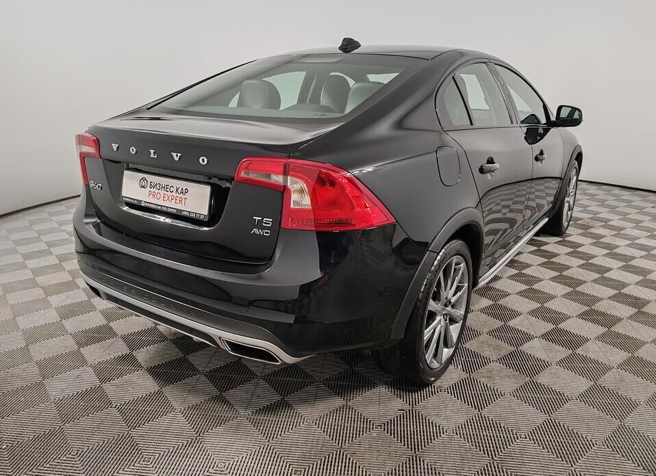 Volvo S60 Cross Country 2.0 AT (245 л.с.) 4WD