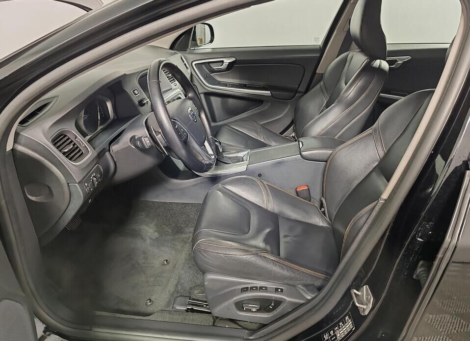 Volvo S60 Cross Country 2.0 AT (245 л.с.) 4WD