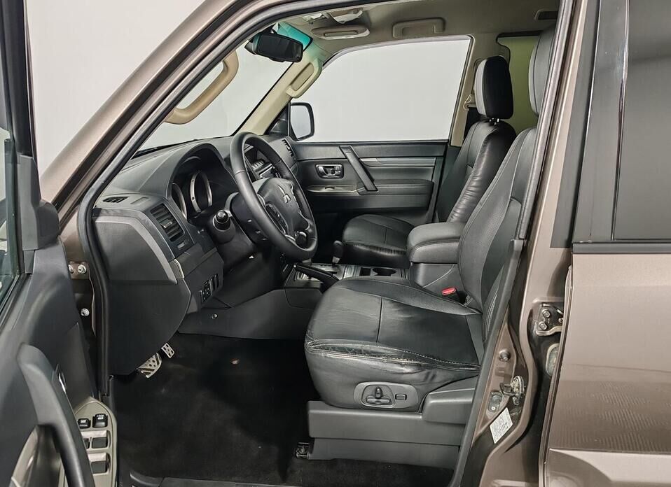 Mitsubishi Pajero, IV Рестайлинг 1 3.0 AT (178 л.с.) 4WD