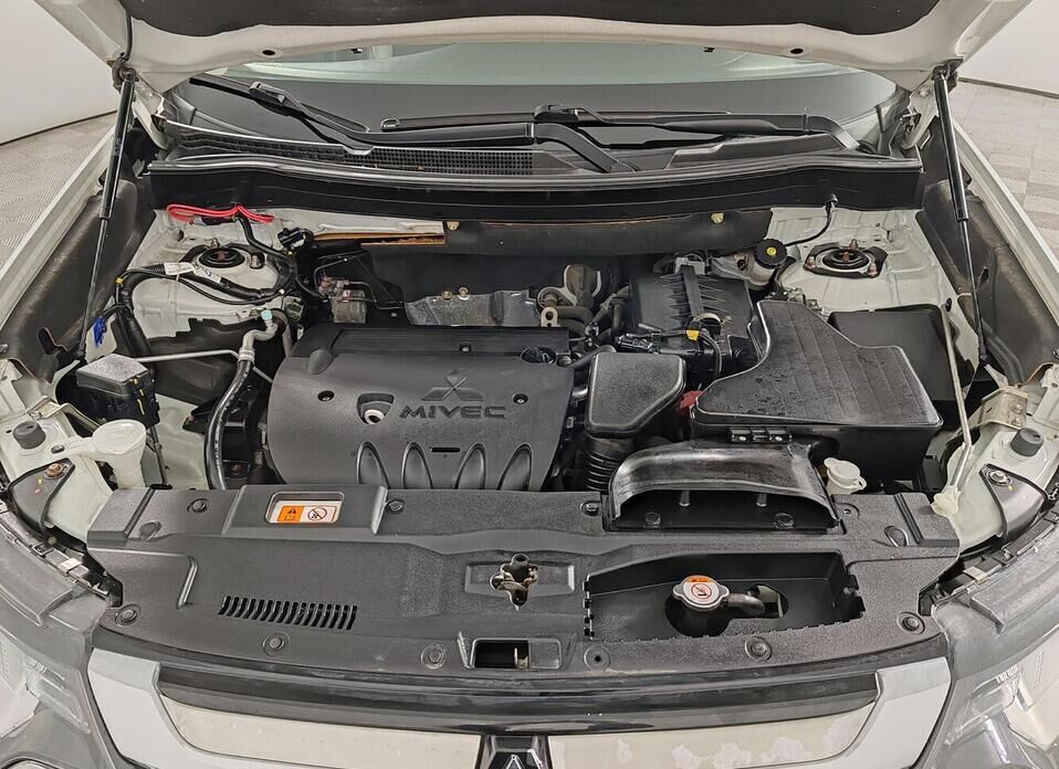 Mitsubishi Outlander, III Рестайлинг 2 2.4 CVT (167 л.с.) 4WD