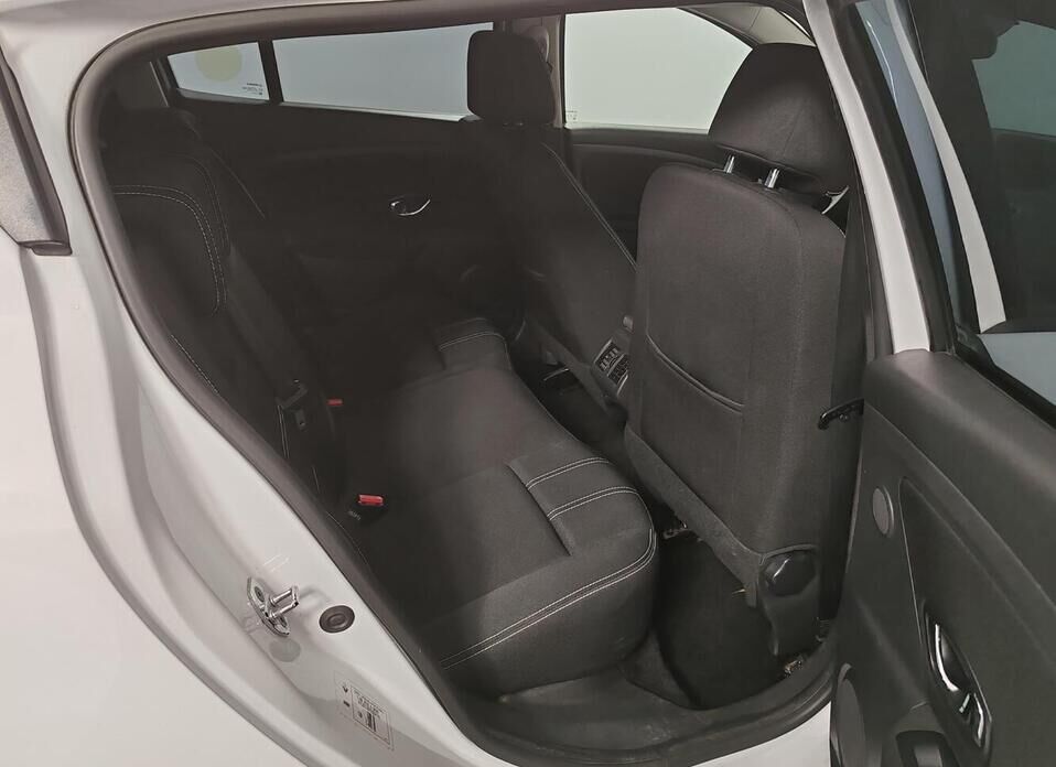 Renault Megane 1.6 CVT (114 л.с.)
