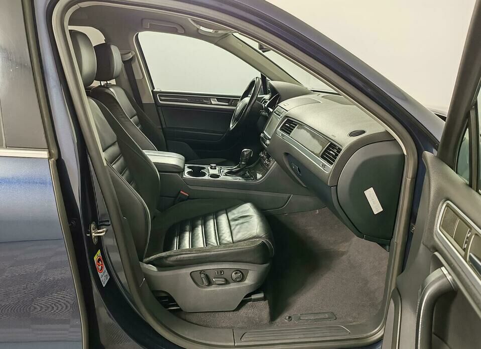 Volkswagen Touareg 3.0d AT (245 л.с.) 4WD