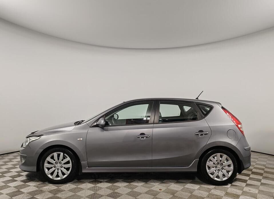 Hyundai i30, I Рестайлинг 1.6 MT (126 л.с.)