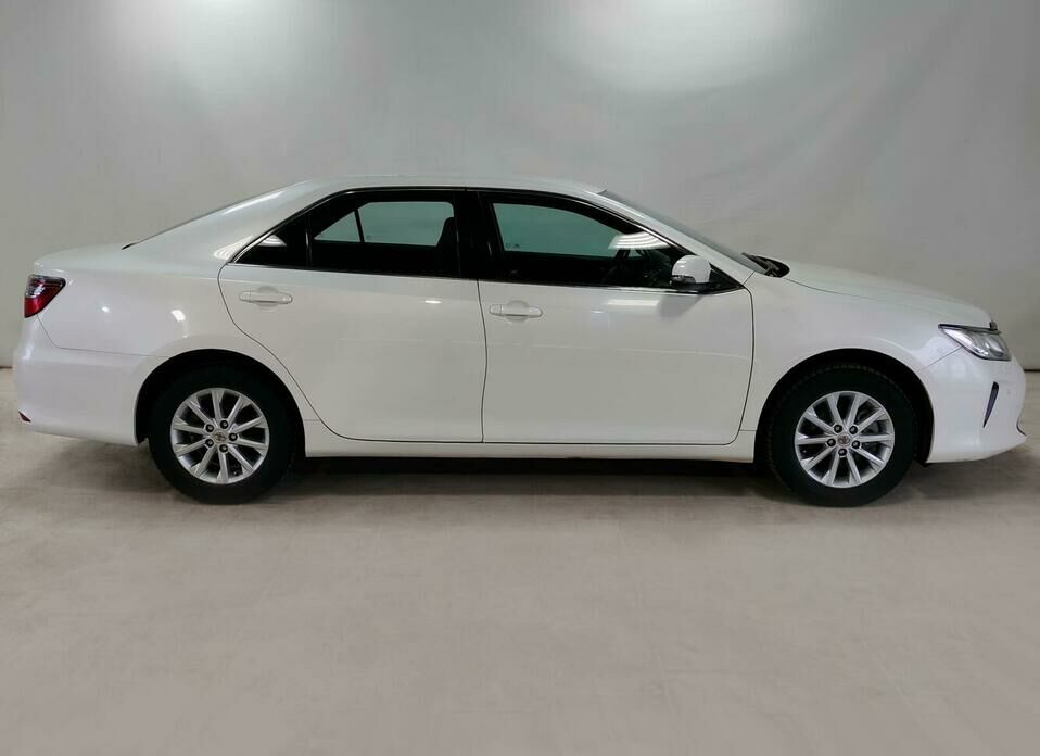 Toyota Camry 2.5 AT (181 л.с.)