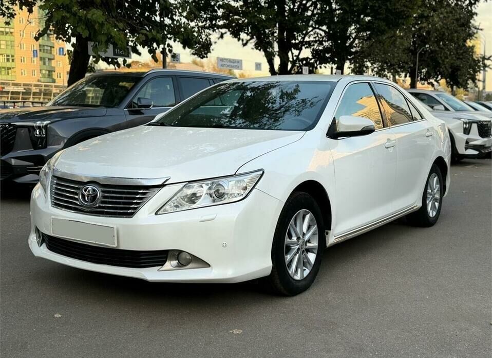 Toyota Camry 2.5 AT (181 л.с.)