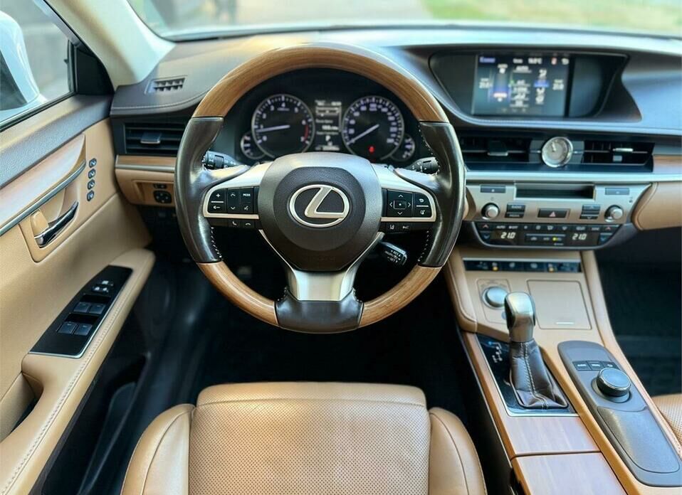 Lexus ES 250 2.5 AT (184 л.с.)