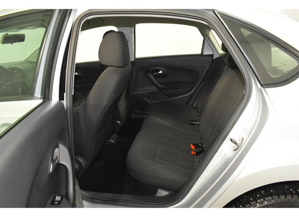 Volkswagen Polo, V Рестайлинг 1.6 AT (110 л.с.)