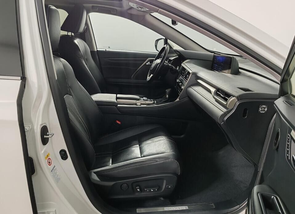 Lexus RX, IV 300 2.0 AT (238 л.с.) 4WD