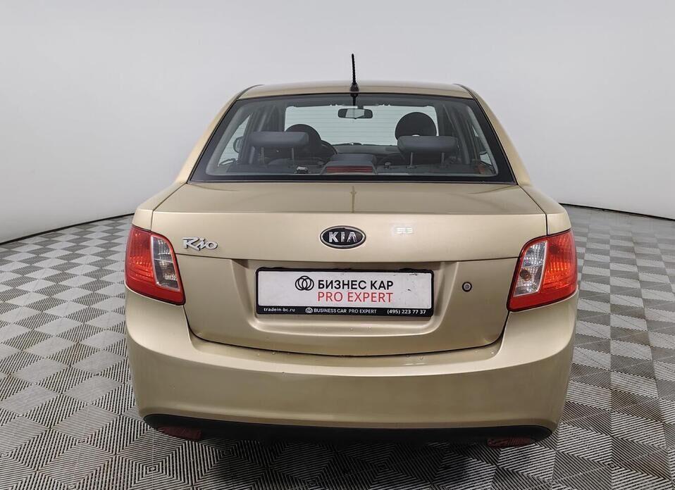 Kia Rio, II Рестайлинг 1.4 AT (95 л.с.)