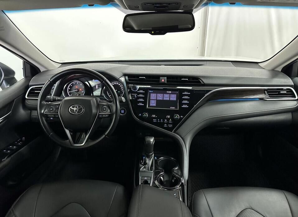 Toyota Camry 2.5 AT (181 л.с.)