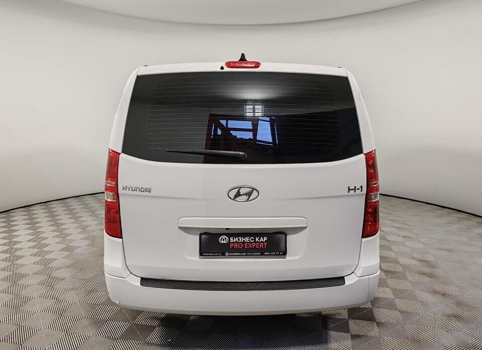 Hyundai H-1, II Рестайлинг 2 2.5d AT (170 л.с.)