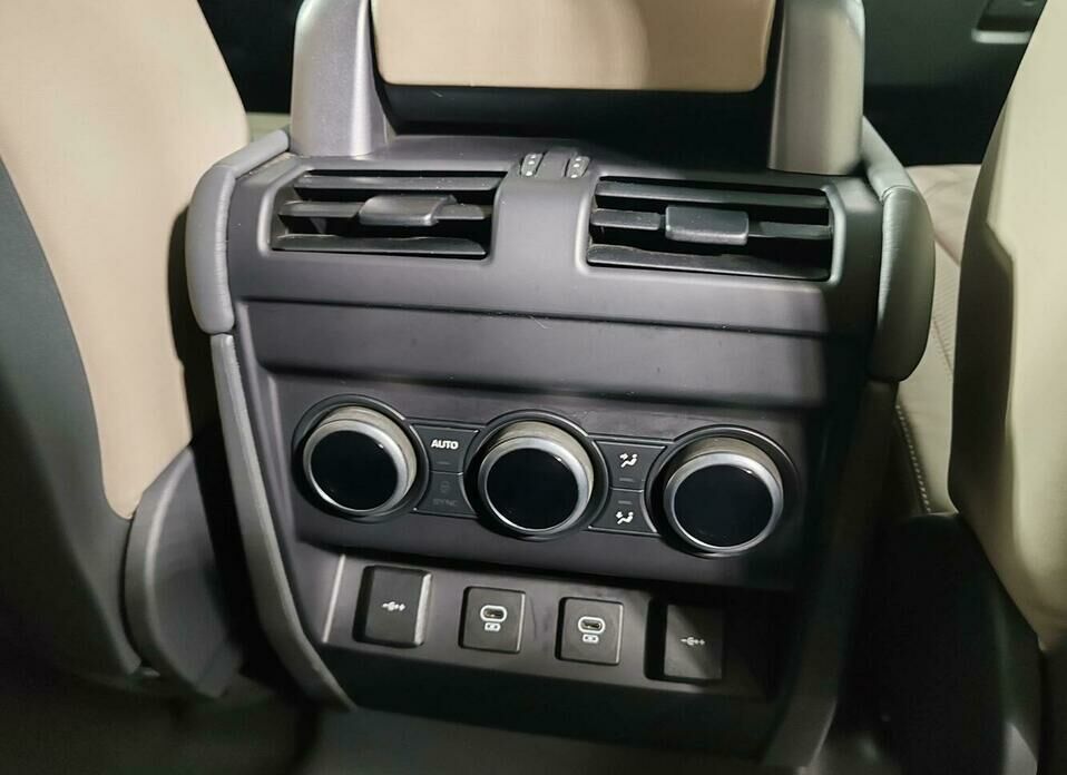Land Rover Defender 110 2.0d AT (200 л.с.) 4WD