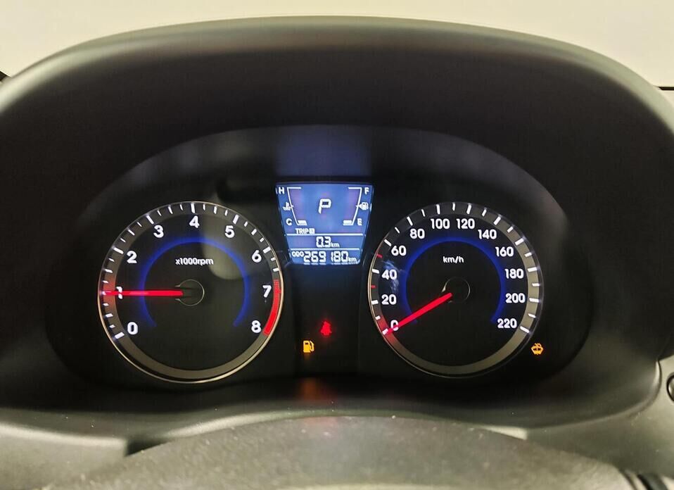 Hyundai Solaris, I 1.6 AT (123 л.с.)